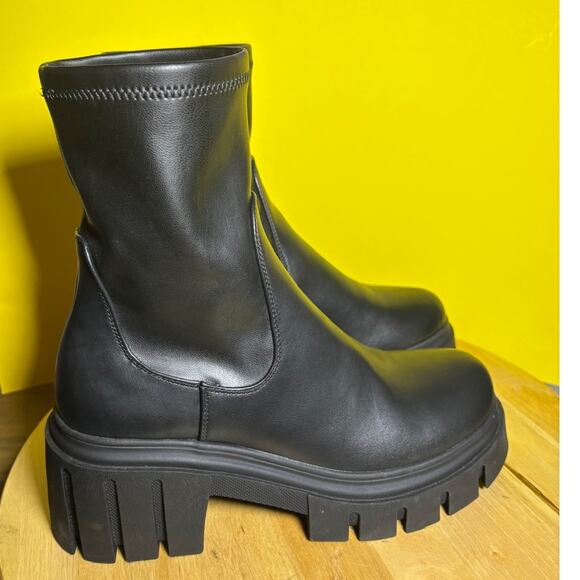 Steve Madden Shoes - Steve Madden Boots Wm 8 M Boomba Black Faux Leather Sock Platform Chunky